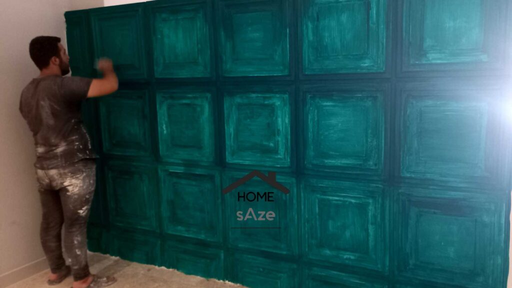 تیم بازسازی هوم سازه در حال رنگ آمیزی پانل گچی