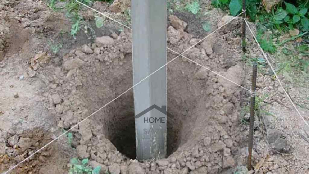 حفر چاله برای نصب پایه فنس
