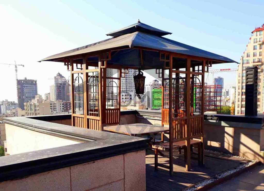 ساخت آلاچیق چوبی در روف گاردن